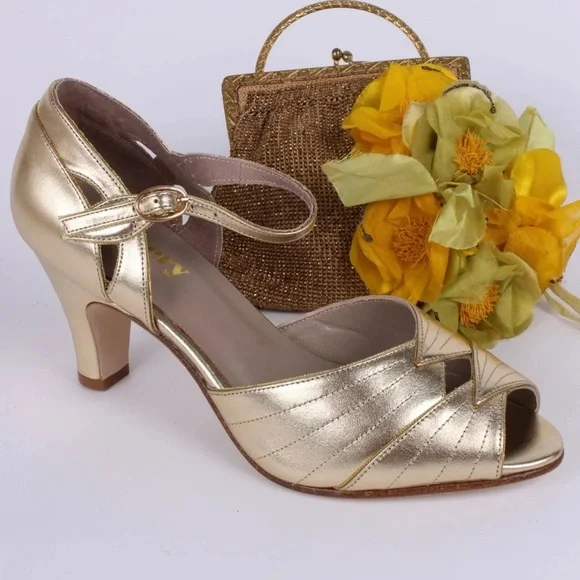 Elegant Leather Evening Shoes Spanish Heels Size 7W Gold 1920โs - Picture 1 of 13